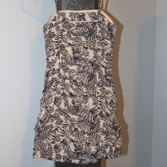 J.O.A. Ruched Mini Dress - Picture 4 of 5